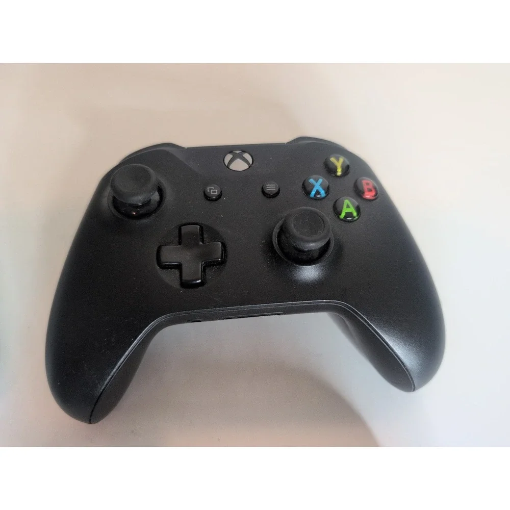 Lot Of 4 Xbox One Wireless Controllers 3 White 1 Black